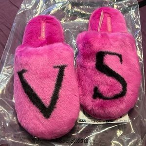 Victoria secret slippers size M can fit up to a size 8 NWT